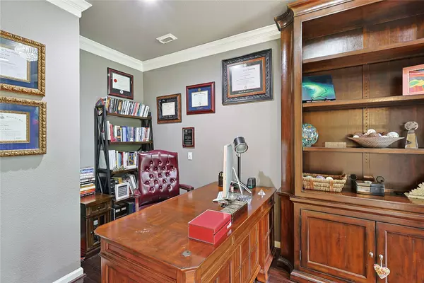 1415 Meadow Hill DR, Sugar Land, TX 77479