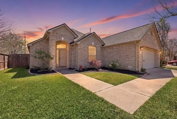 2607 Sun Cove LN, Pearland, TX 77584
