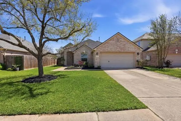 2607 Sun Cove LN, Pearland, TX 77584