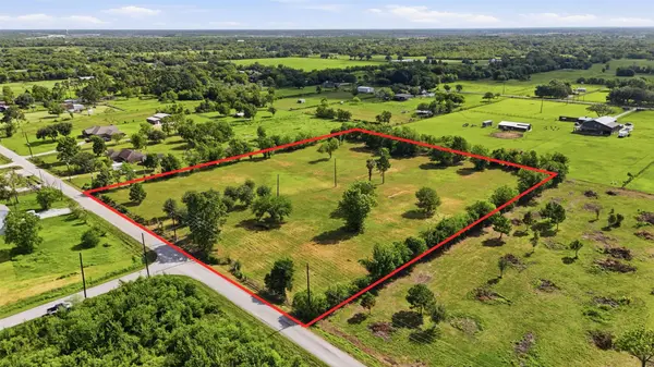 8511 County Road 79, Iowa Colony, TX 77583