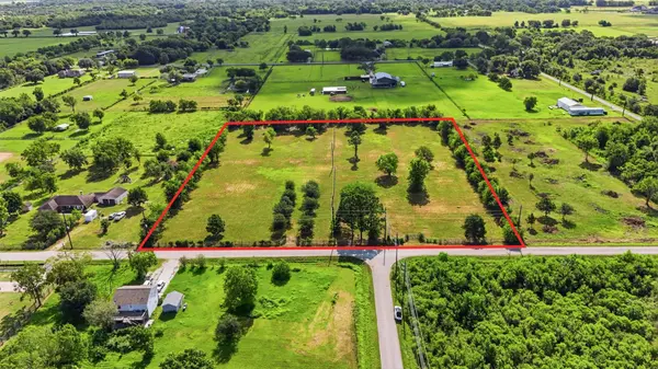 8511 County Road 79, Iowa Colony, TX 77583