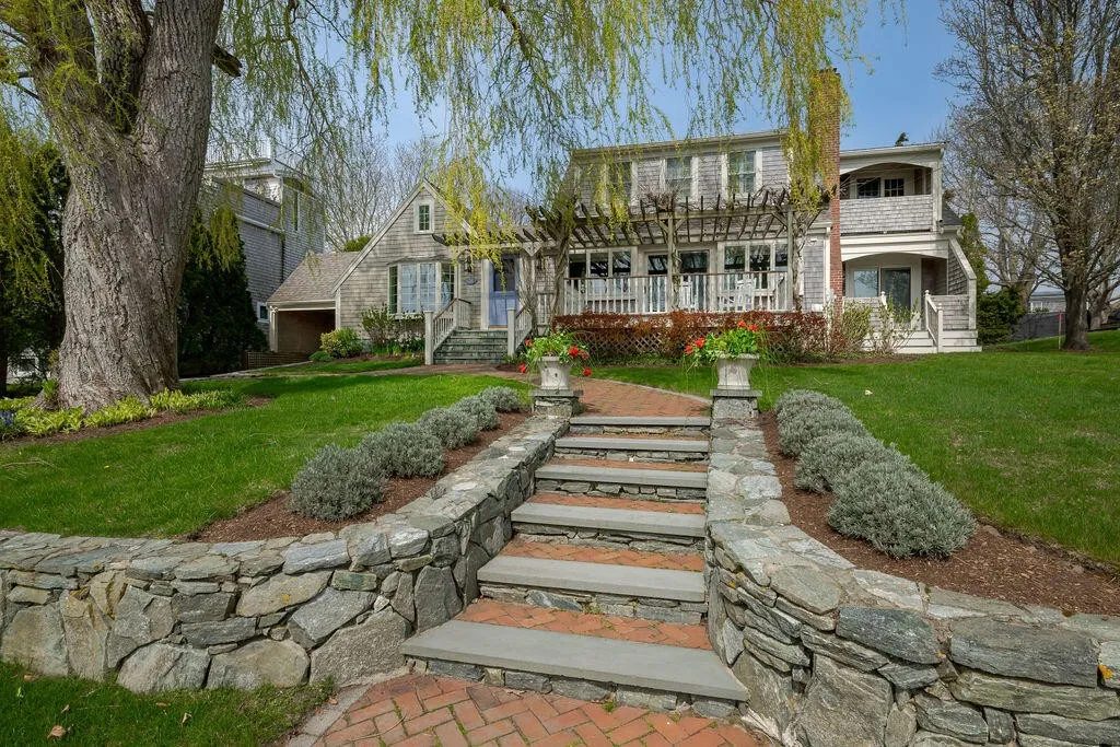 Luxury Homes on Cape Cod Waterfront