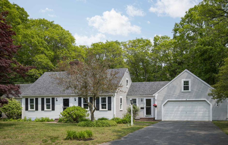 79 Rolling Hitch Rd, Centerville, MA 02632-1634