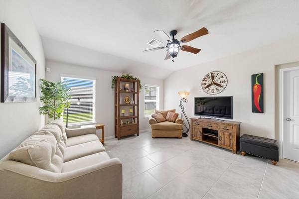 12801 Pirate Bend DR, Texas City, TX 77568