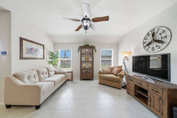 12801 Pirate Bend DR, Texas City, TX 77568