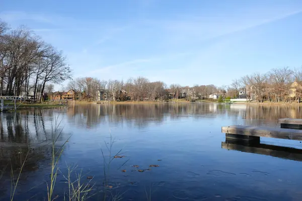 454 Roxbury RD, Valparaiso, IN 46385
