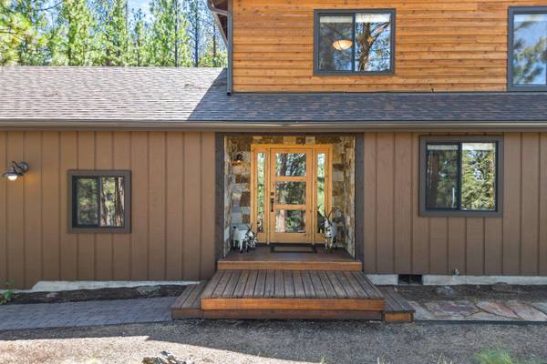 19083 Saddleback LN, Bend, OR 97703