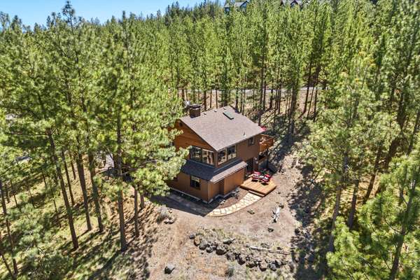 19083 Saddleback LN, Bend, OR 97703