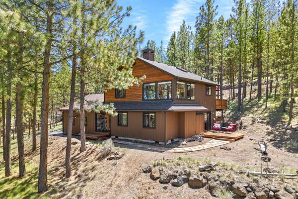 19083 Saddleback LN, Bend, OR 97703