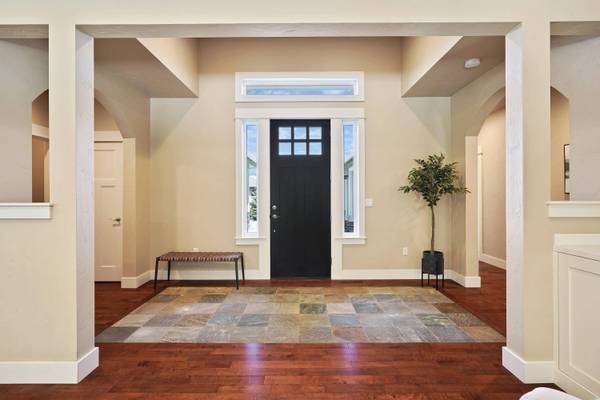 3439 Bryce Canyon LN, Bend, OR 97703