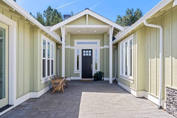 3439 Bryce Canyon LN, Bend, OR 97703