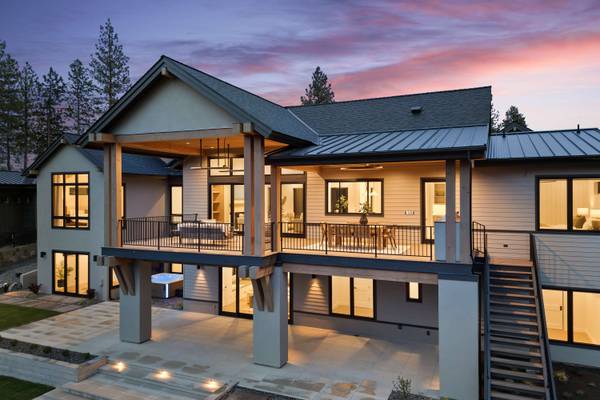 61877 Hosmer Lake Dr, Bend, OR 97702-3771