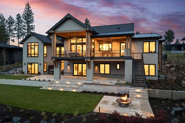 61877 Hosmer Lake Dr, Bend, OR 97702-3771