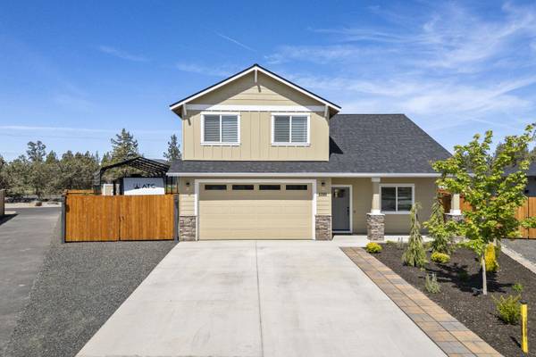 4999 Yew PL, Redmond, OR 97756