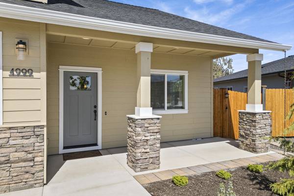 4999 Yew PL, Redmond, OR 97756
