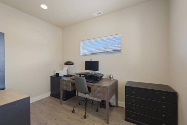 4999 Yew PL, Redmond, OR 97756