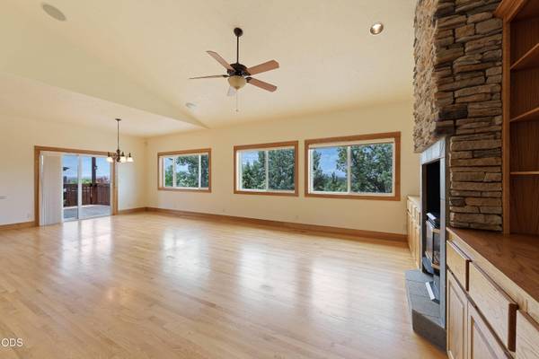 3099 Cascade Vista DR, Redmond, OR 97756
