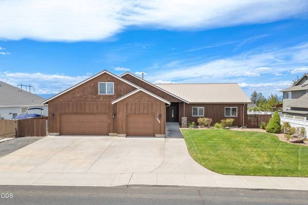 3099 Cascade Vista DR, Redmond, OR 97756