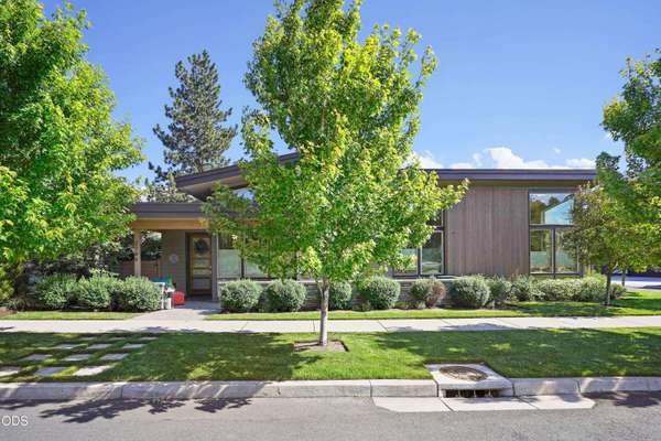 2749 Shields DR, Bend, OR 97703