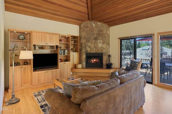17855 Lava Butte LN, Sunriver, OR 97707