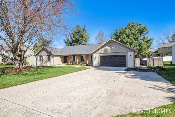 7667 Apple Hill SE Court, Ada, MI 49301