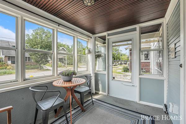 1035 Fountain NE Street, Grand Rapids, MI 49503