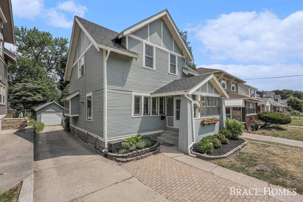 1035 Fountain NE Street, Grand Rapids, MI 49503
