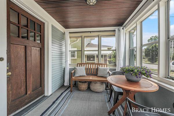 1035 Fountain NE Street, Grand Rapids, MI 49503