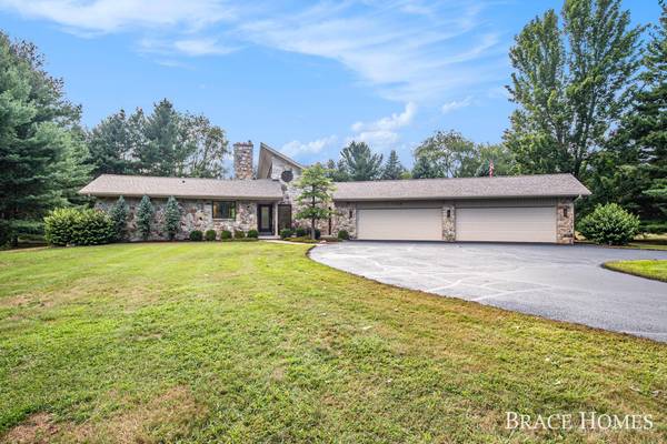 1359 Buttrick SE Avenue, Ada, MI 49301
