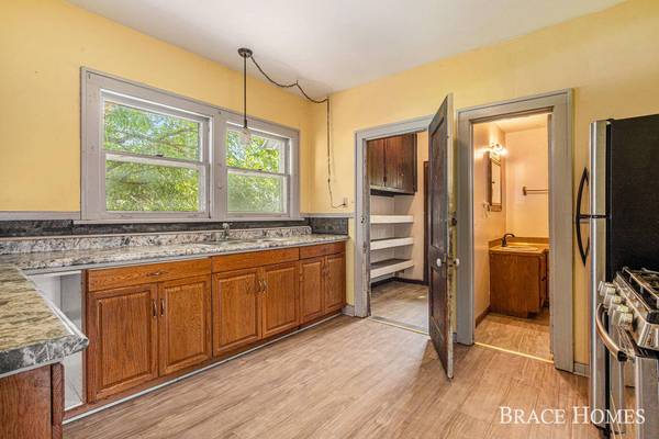 1344 Leonard NE Street, Grand Rapids, MI 49505