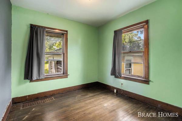 1344 Leonard NE Street, Grand Rapids, MI 49505