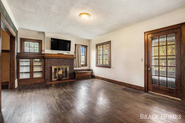 1344 Leonard NE Street, Grand Rapids, MI 49505