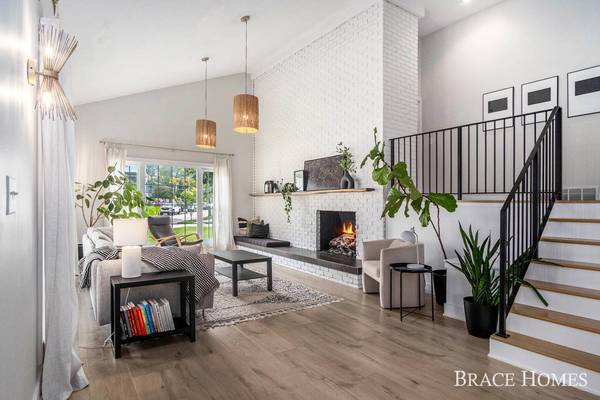 2242 Lake SE Drive, Grand Rapids, MI 49506