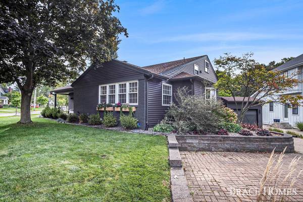 2242 Lake SE Drive, Grand Rapids, MI 49506