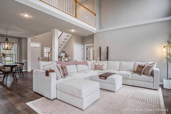 5294 Mccormick SW Drive, Grandville, MI 49418