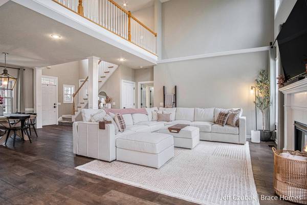 5294 Mccormick SW Drive, Grandville, MI 49418