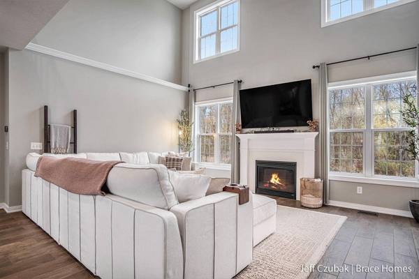 5294 Mccormick SW Drive, Grandville, MI 49418