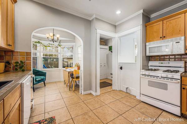 612 Deming SE Street, Grand Rapids, MI 49507