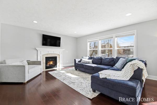 8540 Twin Lakes Drive, Jenison, MI 49428