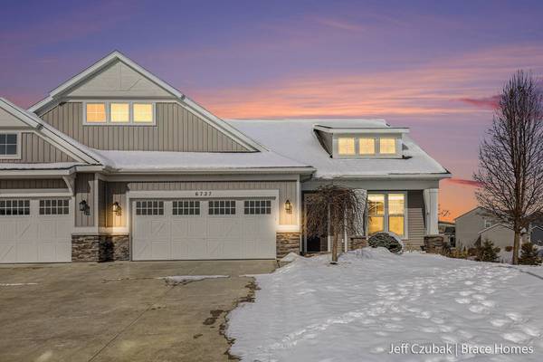 6737 Windsor Ridge NE Court #8, Rockford, MI 49341