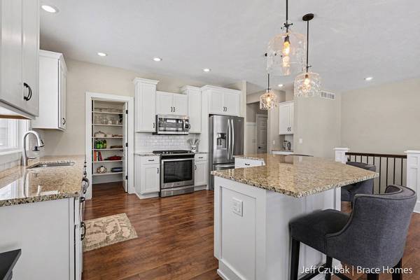 6737 Windsor Ridge NE Court #8, Rockford, MI 49341