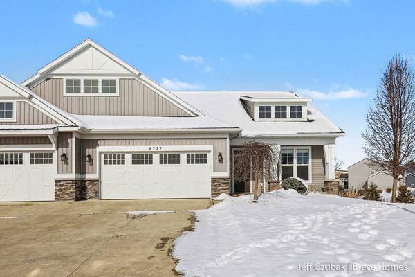 6737 Windsor Ridge NE Court #8, Rockford, MI 49341