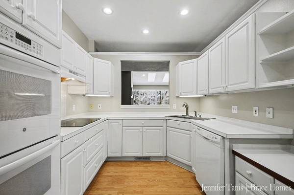 2131 Tree Ridge SE Drive, Grand Rapids, MI 49508