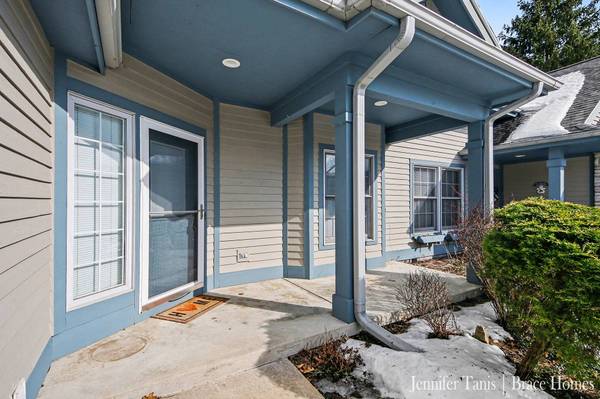 2131 Tree Ridge SE Drive, Grand Rapids, MI 49508