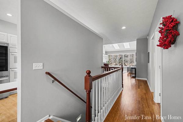 2131 Tree Ridge SE Drive, Grand Rapids, MI 49508