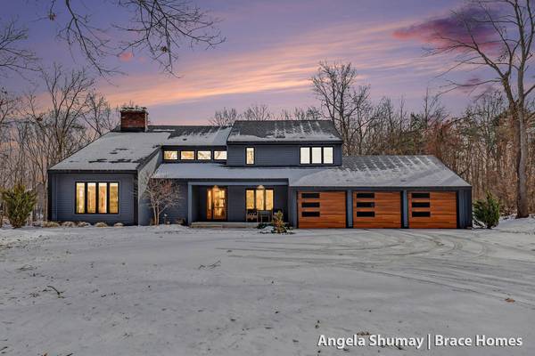 400 Greentree NE Lane, Ada, MI 49301