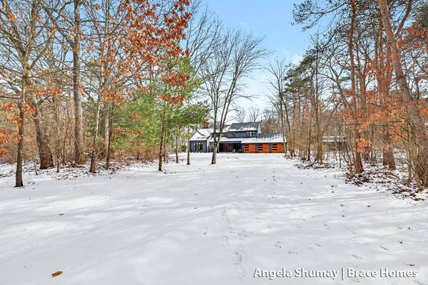 400 Greentree NE Lane, Ada, MI 49301