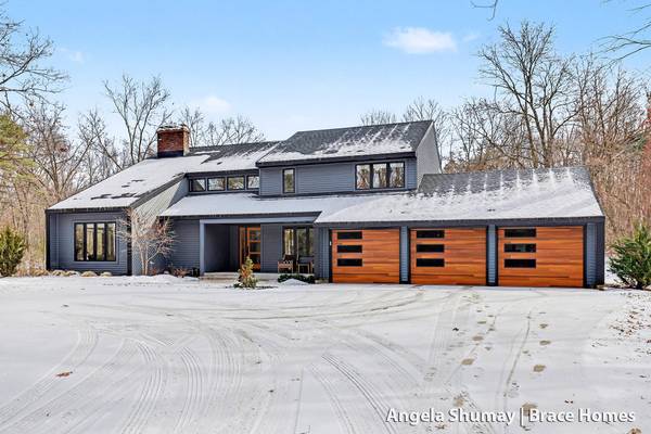 400 Greentree NE Lane, Ada, MI 49301