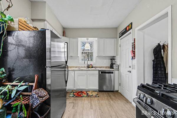 17 Vandine NE Place, Grand Rapids, MI 49503