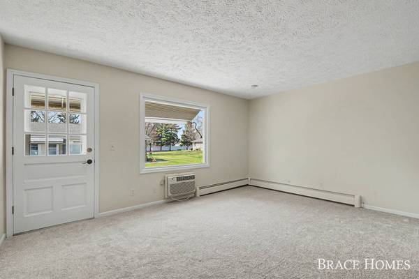 647 Blue Ash SE Drive, Grand Rapids, MI 49548